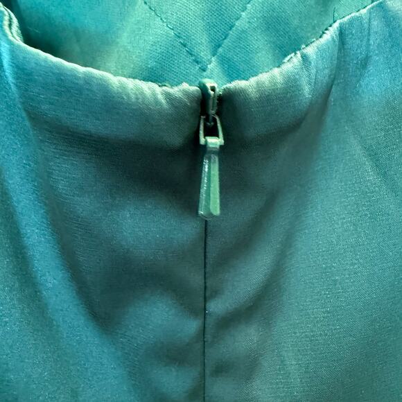 Mac Duggal Emerald Green Dress Rhinestones Draped Slit  Holiday Gown Size 2 - Picture 8 of 9